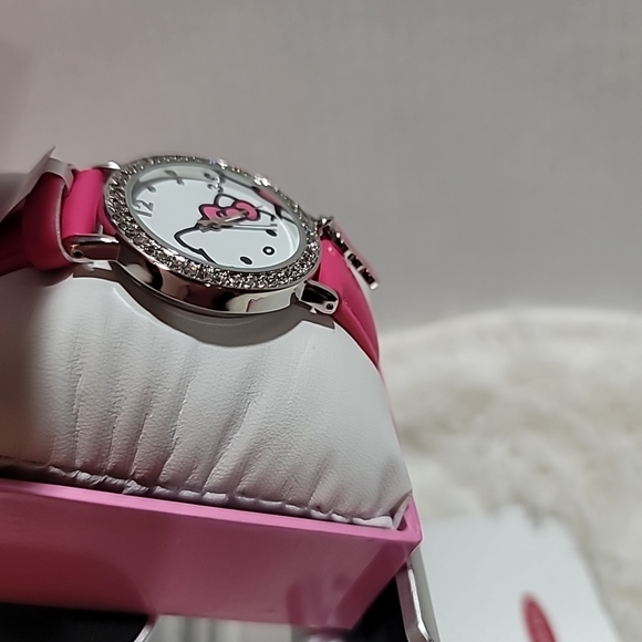 Sanrio Hello Kitty Watch with pink band,hanging Bow Charm. CZ Trim Around Face - Picture 4 of 6
